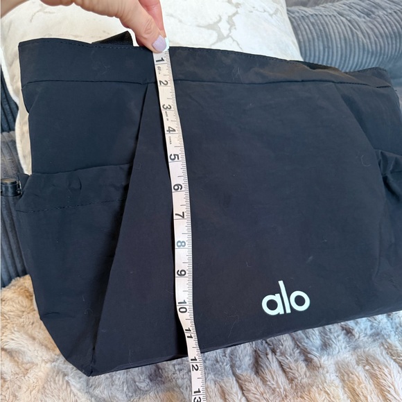 Alo Yoga Large Shoulder Duffel Bag Black - Picture 11 of 12